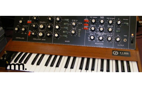 Synthesizers at Musicmaker: A Safari into the Heart of Madness
