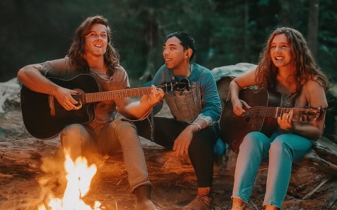 5 Easy Summer Campfire Songs for Beginners