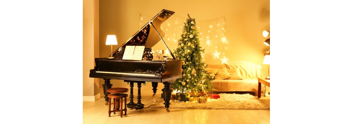 Top 5 Easy Christmas Songs to Play on Guitar Piano or Keyboard
