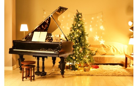 Top 5 Easy Christmas Songs to Play on Guitar Piano or Keyboard