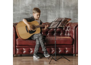  Learning Guitar: A Beginner's Guide from Musicmaker