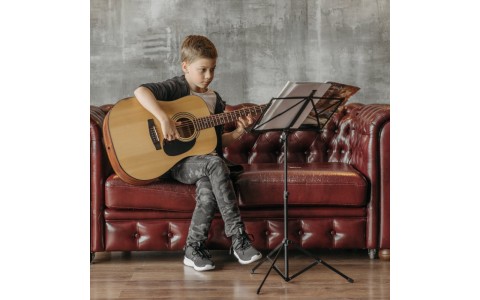  Learning Guitar: A Beginner's Guide from Musicmaker