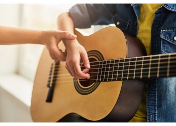 5 Common Guitar Mistakes Beginners Make (And How to Avoid Them)